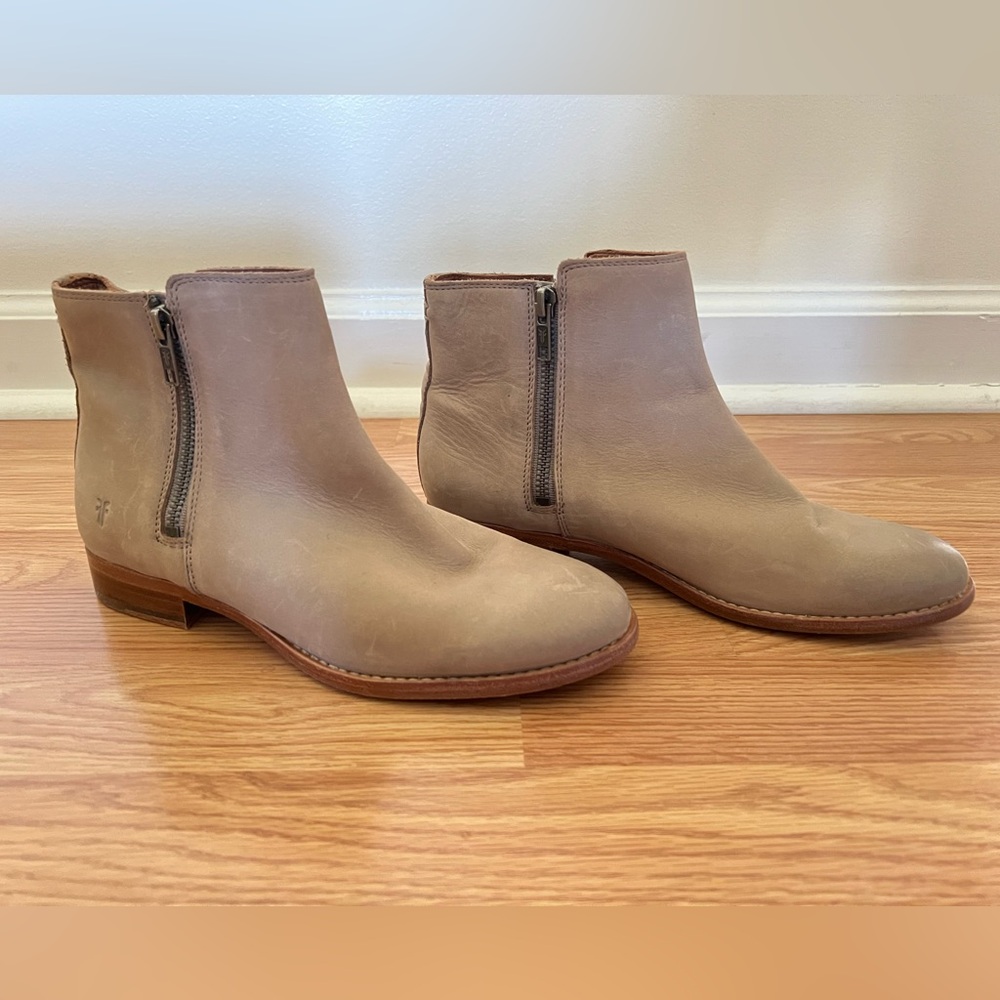Frye Women's Brown taupe Ankle leather Booties